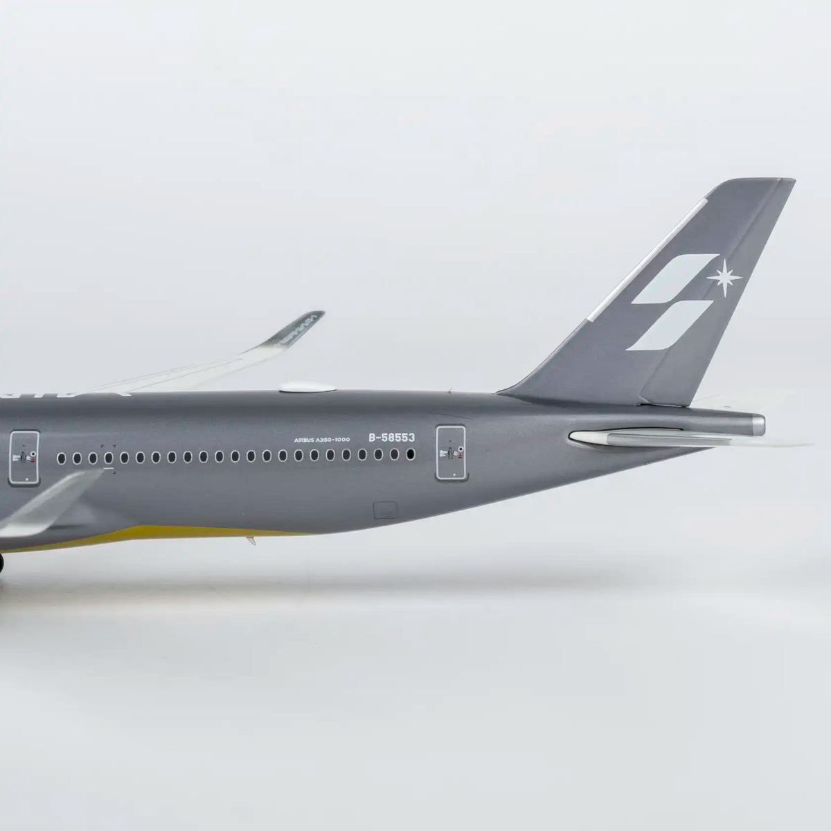 NG Model 1:400 Starlux Airlines  Airbus A350-1000 Airsorayama Silver B-58553 (Luxury Edition)