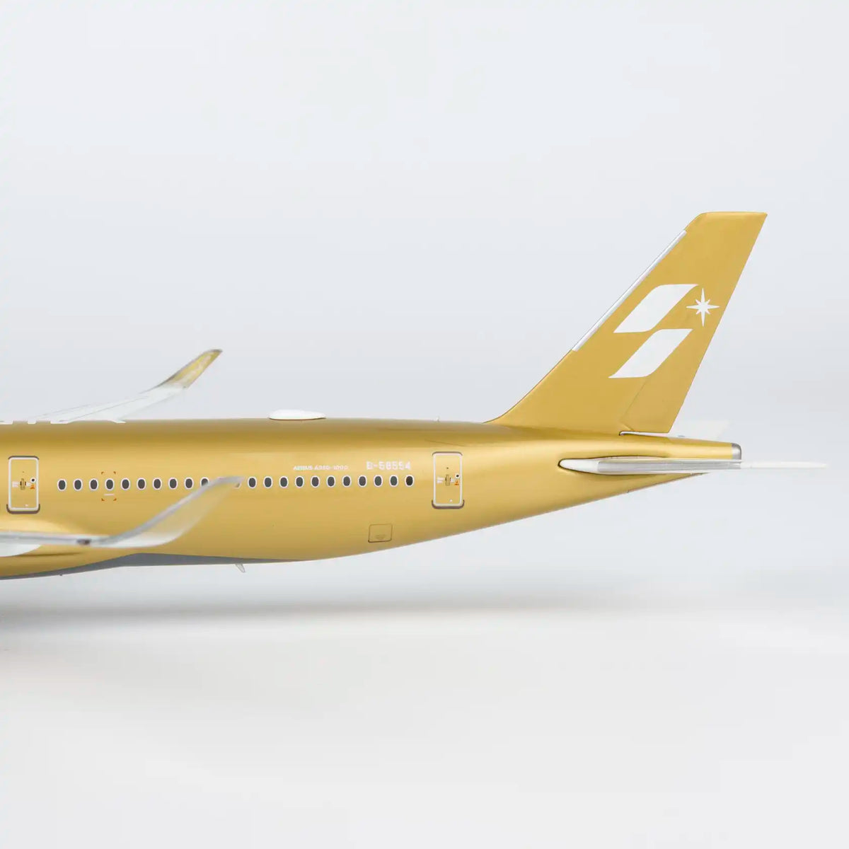 NG Model 1:400 Starlux Airlines Airbus A350-1000 Airsorayama Gold B-58554 (Luxury Edition)
