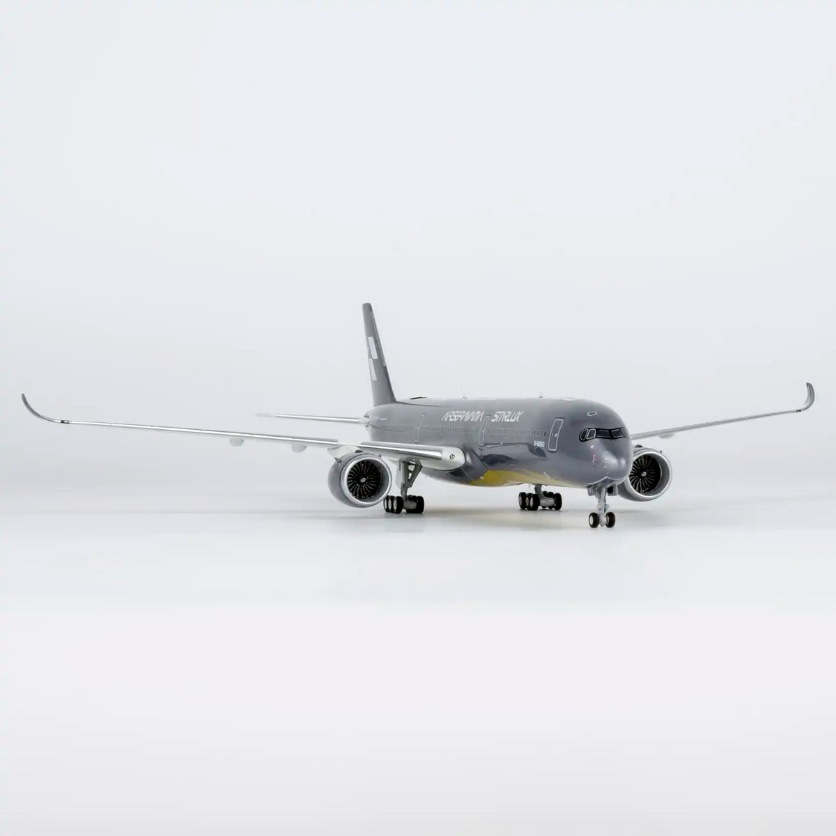 NG Model 1:400 Starlux Airlines  Airbus A350-1000 Airsorayama Silver B-58553 (Luxury Edition)
