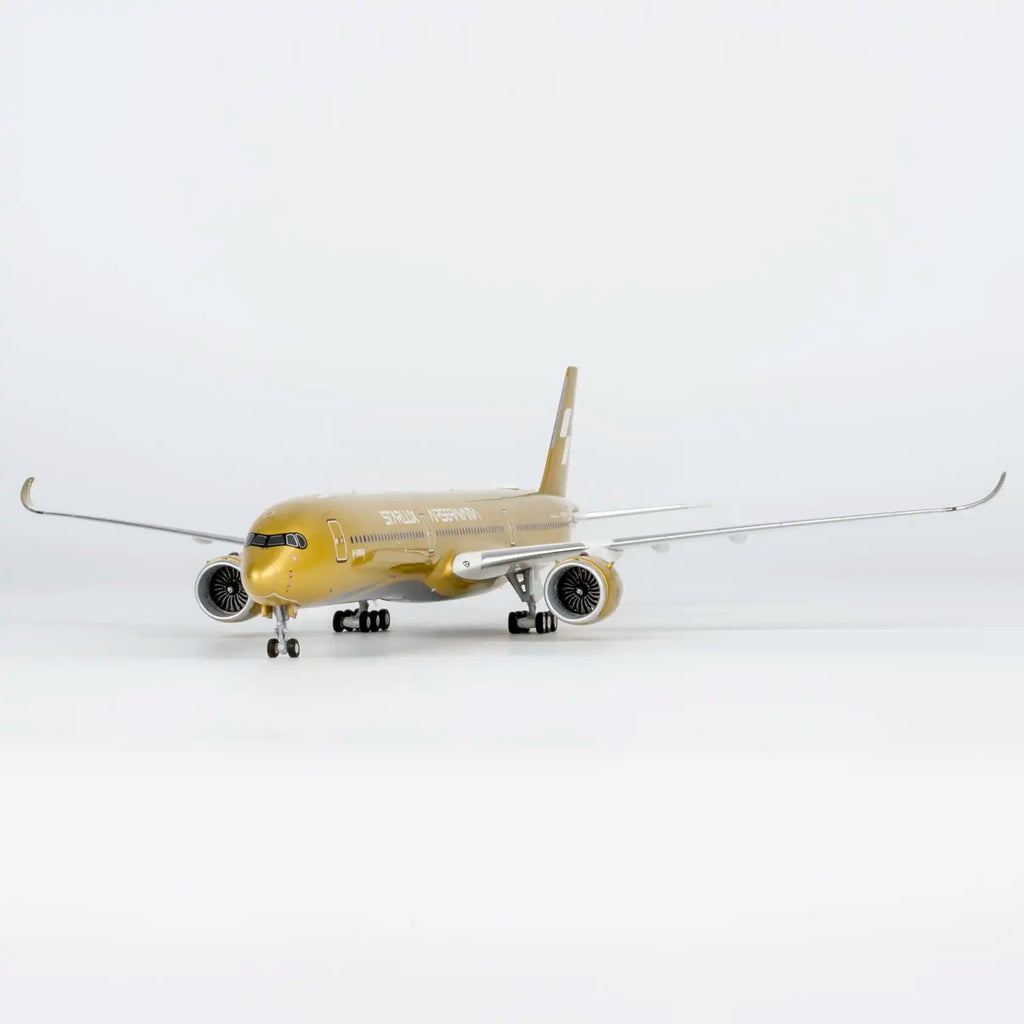 NG Model 1:400 Starlux Airlines Airbus A350-1000 Airsorayama Gold B-58554 (Luxury Edition)