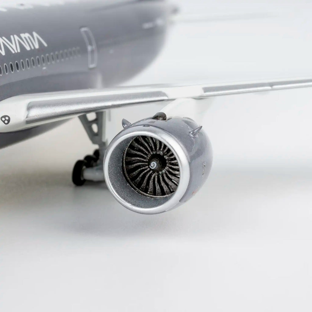 NG Model 1:400 Starlux Airlines  Airbus A350-1000 Airsorayama Silver B-58553 (Luxury Edition)