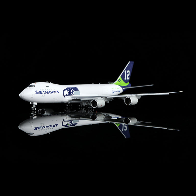 波音公司 B747-8F「襟翼放下」N841BA