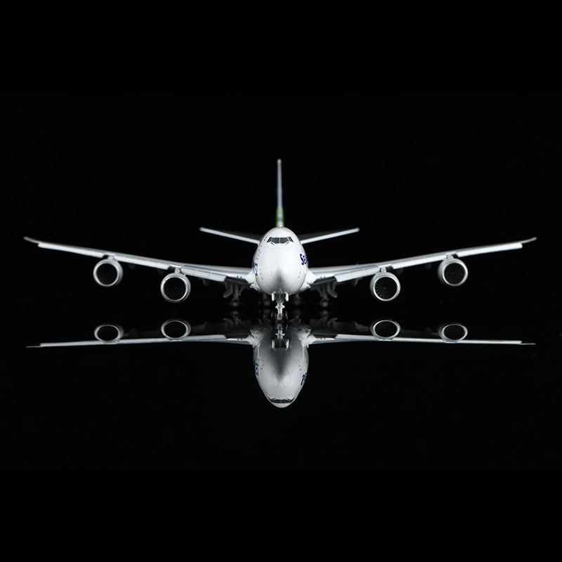 波音公司 B747-8F「襟翼放下」N841BA