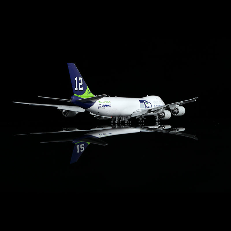 波音公司 B747-8F「襟翼放下」N841BA