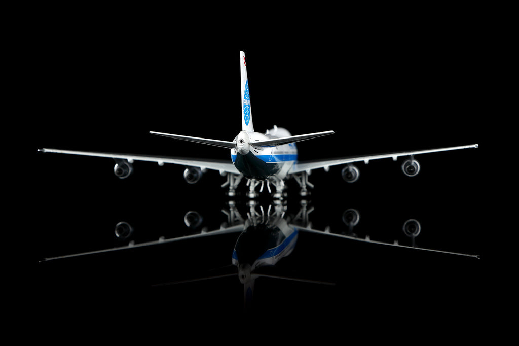HX Models Pan Am Boeing 747-100 N748PA Clipper Crest of the Wave Scale Model